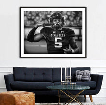 Load image into Gallery viewer, Mahomes Guns Up, Black and White Print!
